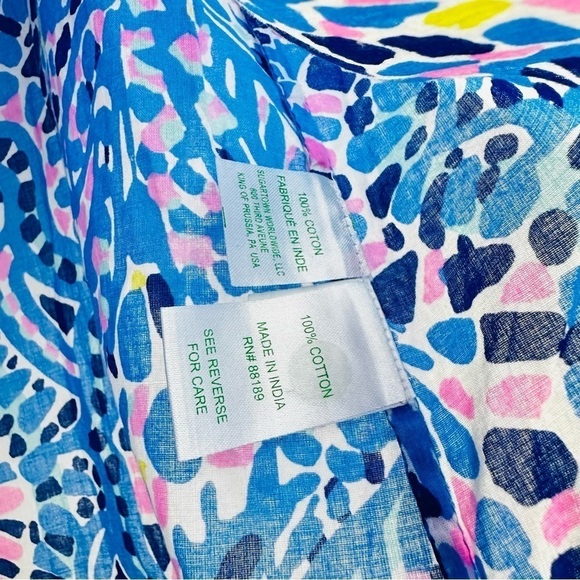Lily Pulitzer Women’s Sz Medium Blue Mosaic V-Neck 3/4 Sleeve Lightweight Blouse - Picture 9 of 10